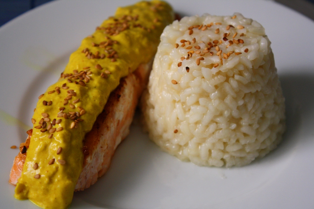 Supremas de salmón en salsa de curry con arroz pilaf El Camino Verde